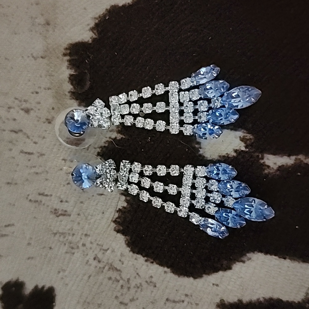 Periwinkle dangle earrings
